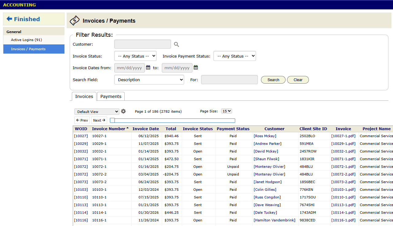 The Invoices / Payments report on the Accounting screen, listing invoices with their invoice status and payment status.